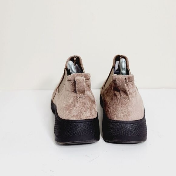 Earth Origins  - Picture 3 of 11